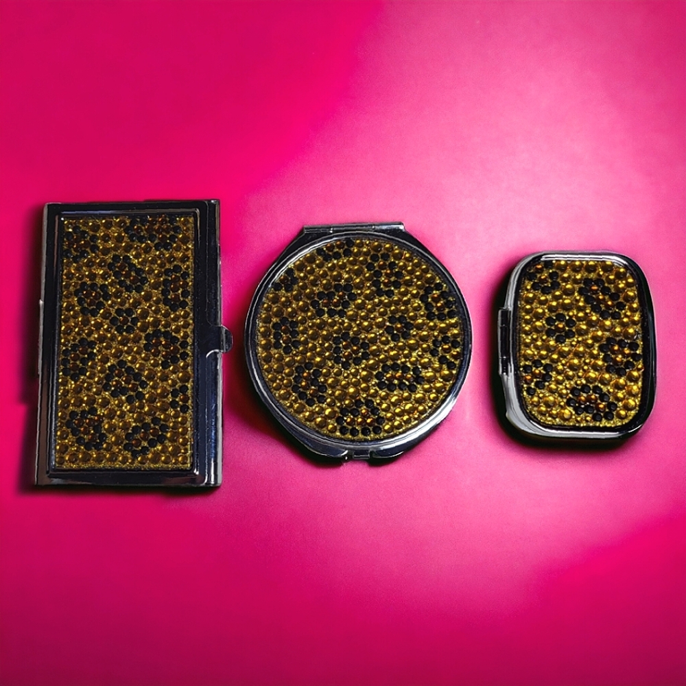 Rhinestone card holder, mirror, and pill box set in the box.